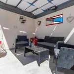 Vikendica 5 Bedroom Awesome In