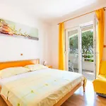 Vikendica 5 Bedroom Awesome In