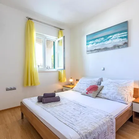 Holiday home 5 Bedroom Awesome In Stanici Celina