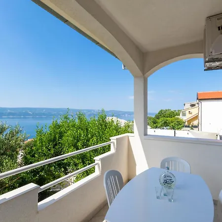 Holiday home 5 Bedroom Awesome In Stanici