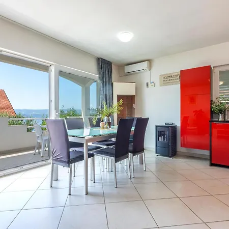 Holiday home 5 Bedroom Awesome In Stanici Celina