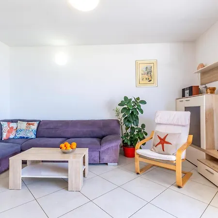 5 Bedroom Awesome In Stanici Holiday home
