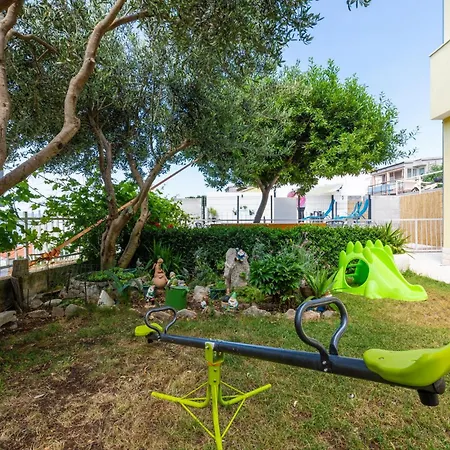 Holiday home 5 Bedroom Awesome In Stanici *