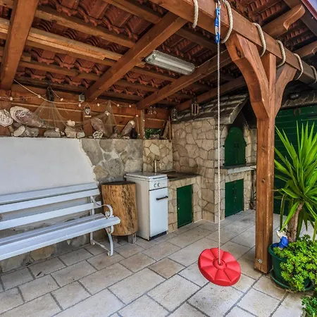 5 Bedroom Awesome In Stanici Holiday home