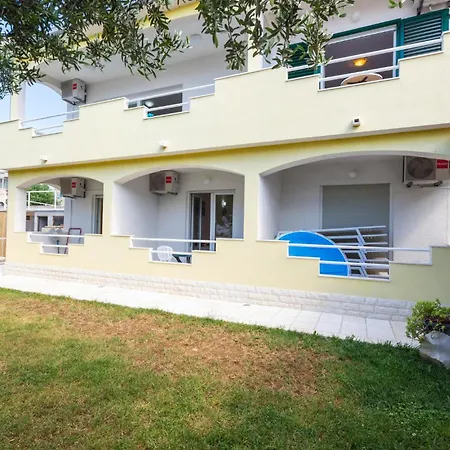 5 Bedroom Awesome In Stanici Holiday home Celina