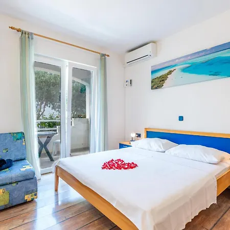5 Bedroom Awesome In Stanici Holiday home *