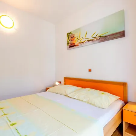 Holiday home 5 Bedroom Awesome In Stanici *