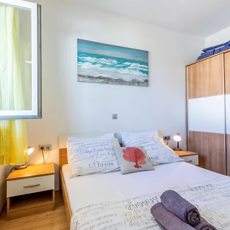 Holiday home 5 Bedroom Awesome In Stanici *