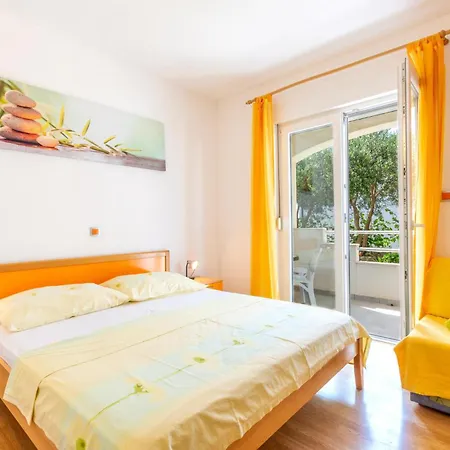 Holiday home 5 Bedroom Awesome In Stanici
