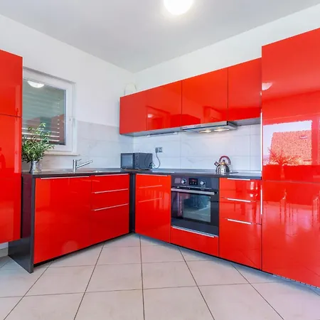 Holiday home 5 Bedroom Awesome In Stanici Celina