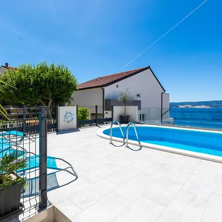 Holiday home 5 Bedroom Awesome In Stanici *